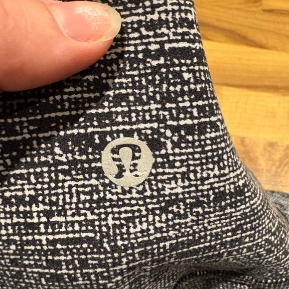 Lululemon Align Crop *21" Twillines Ice Grey Black Size 8 - Picture 7 of 8